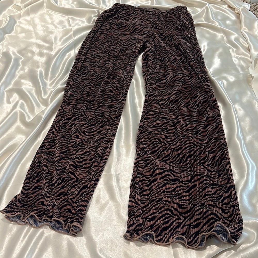 Wide leg pleated zebra pant!